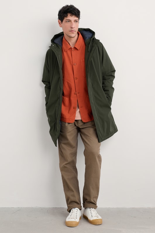 los hombres de la trasluchada collar de la capa impermeable