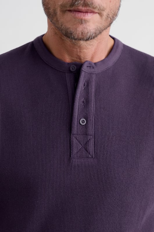 los hombres del bergantín henley top en algodón orgánico