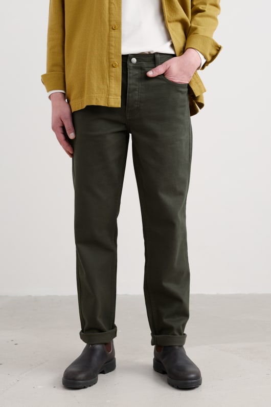 los hombres de la tala de pierna recta pantalones